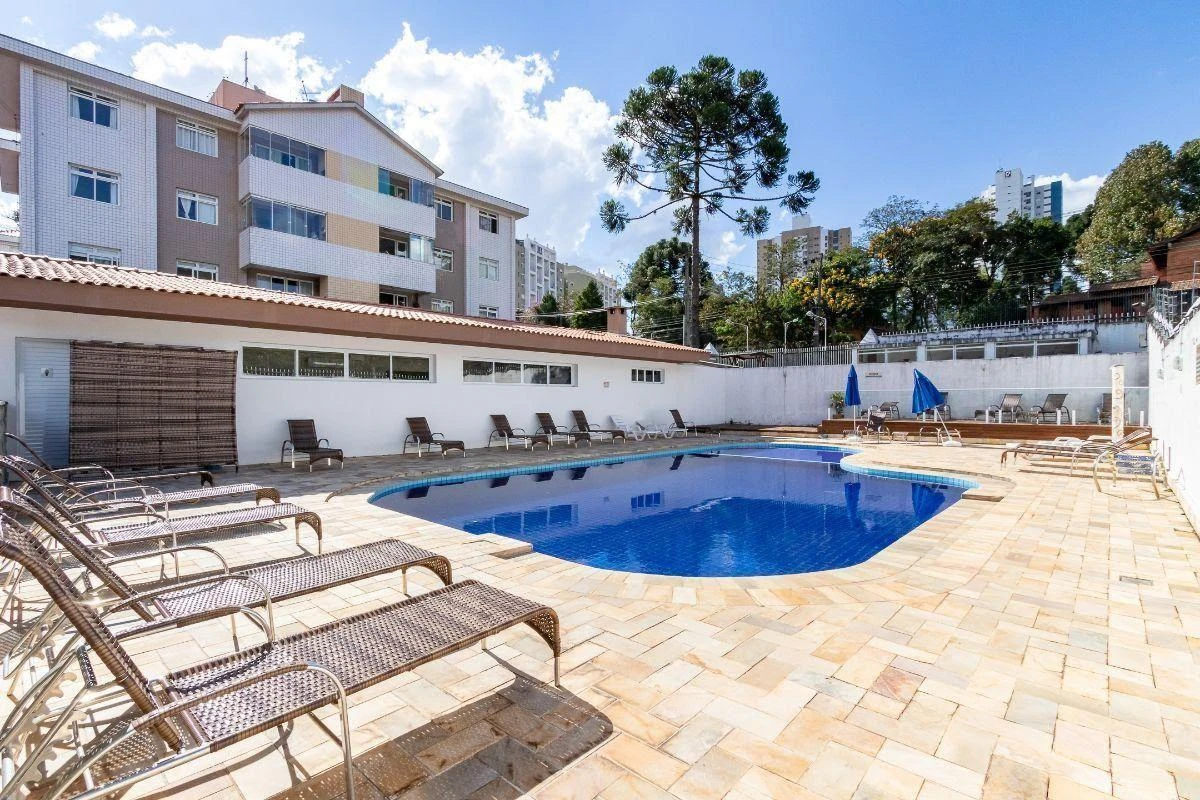 3-bedroom apartment with a bathtub in Curitiba — photo 30