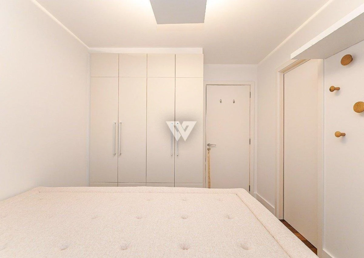 3-suite apartment with open-plan kitchen and electric stove