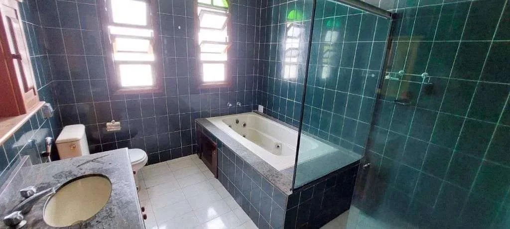 3-bedroom house with a bathtub in Rio de Janeiro — photo 24