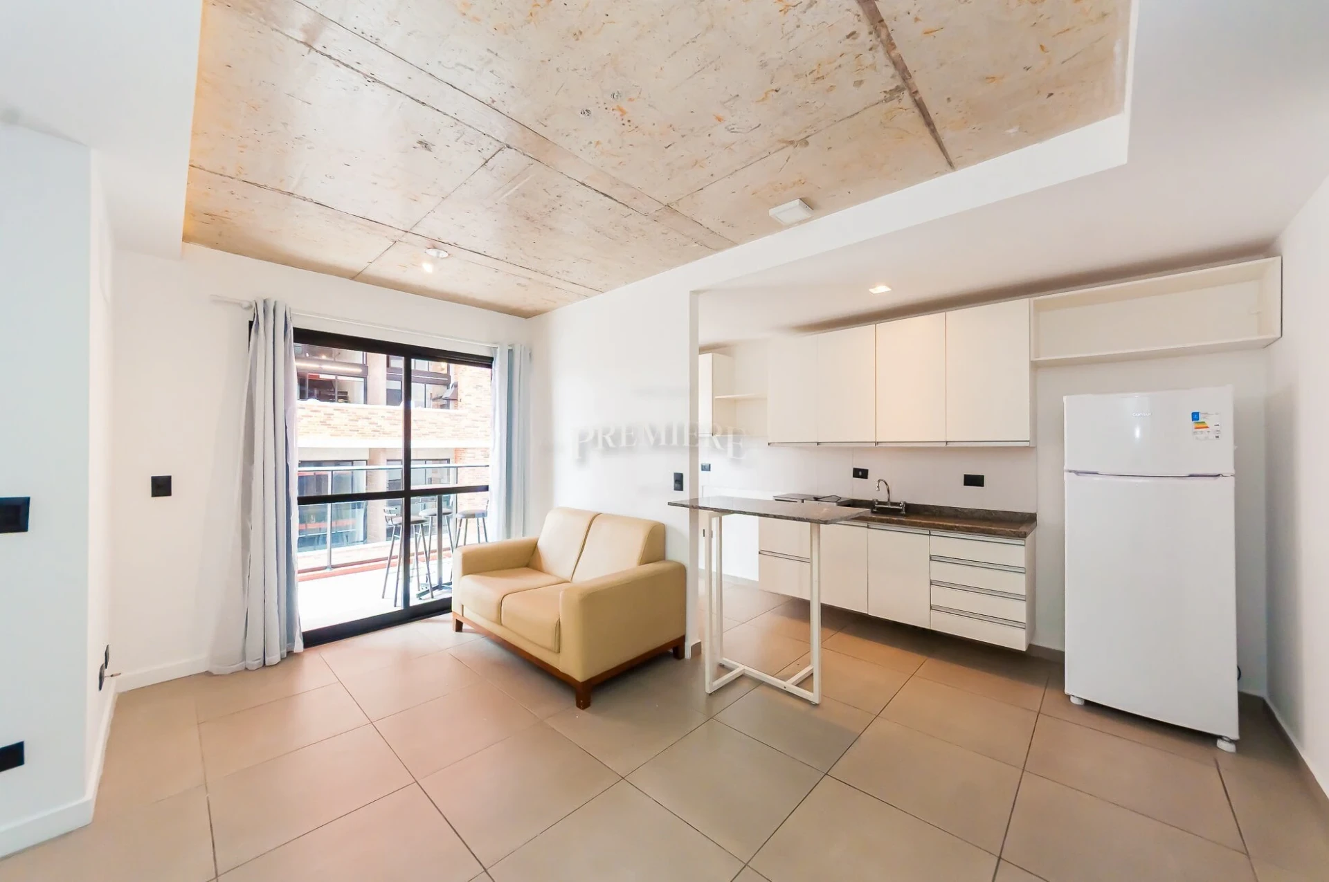 2-bedroom apartment with 1 en-suite and no parking