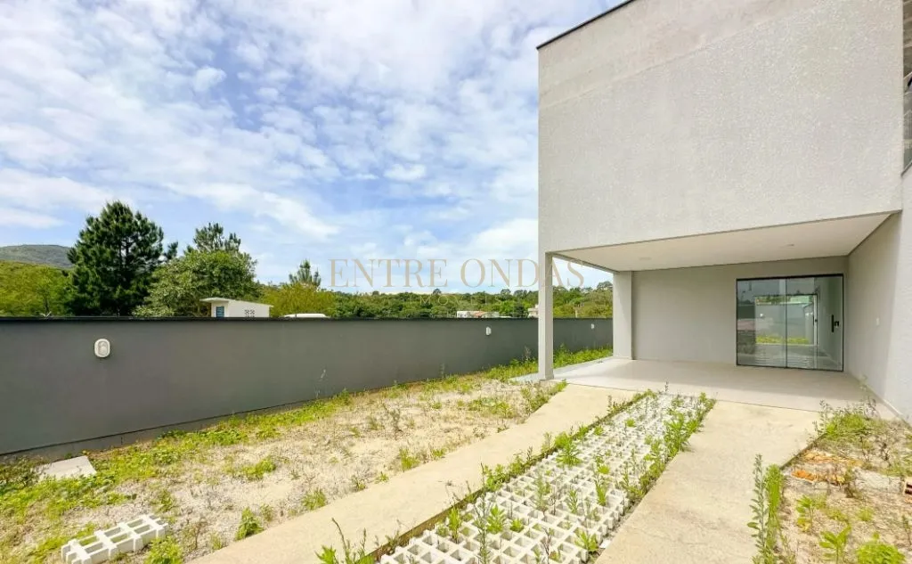 3-bedroom house with a mountain view in Florianópolis — photo 19