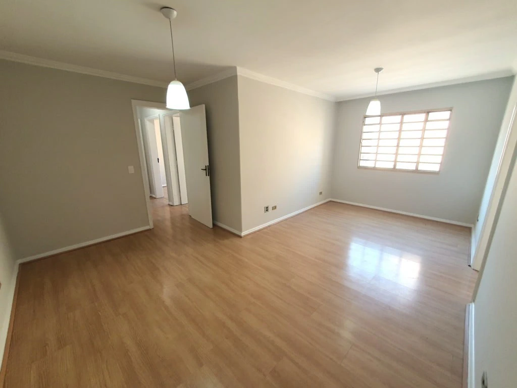 Wood or laminate floors in a 3-bedroom apartment, 75 m²