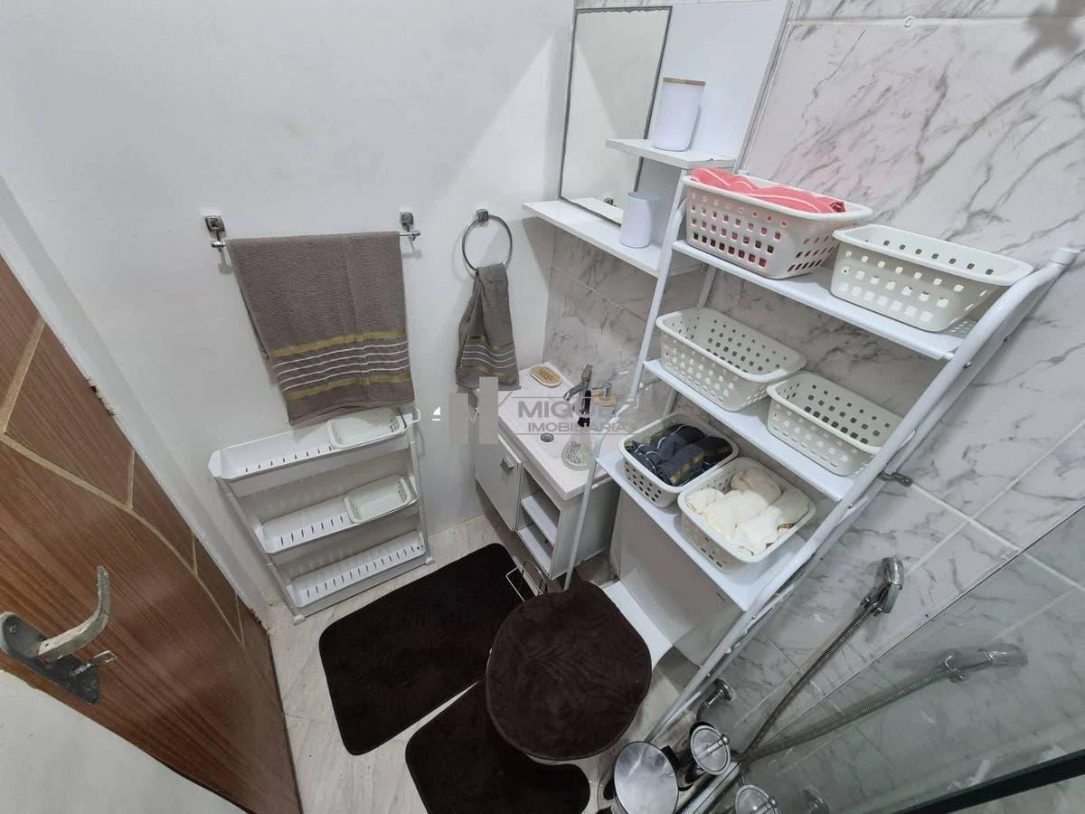 Walk-in closet in a 2-bedroom apartment, 75 m² — photo 9