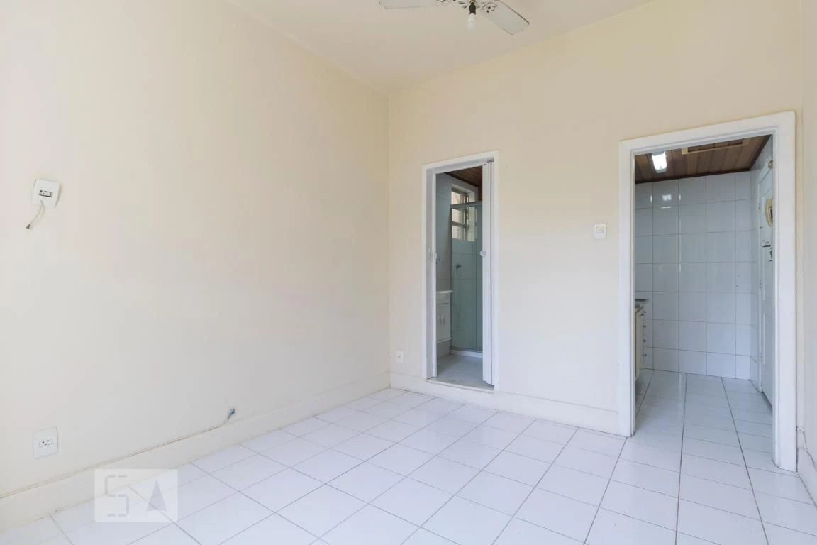 Unfurnished studio with 1 bedroom and 1 bathroom — photo 15