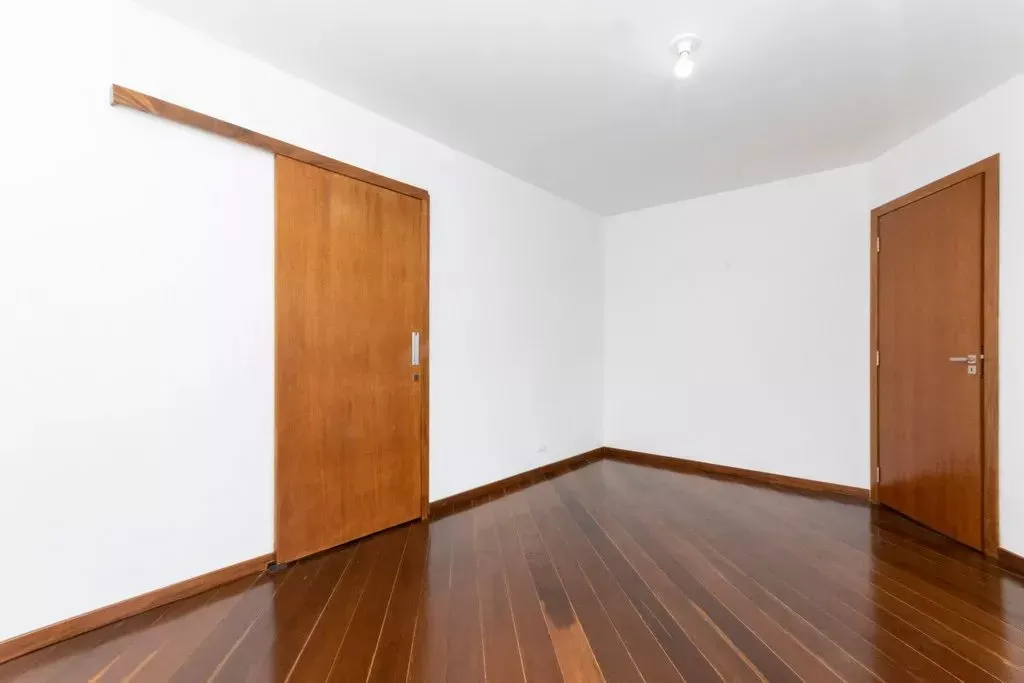 Будинок з 4 спальнями та 261 м² і балконом — photo 18