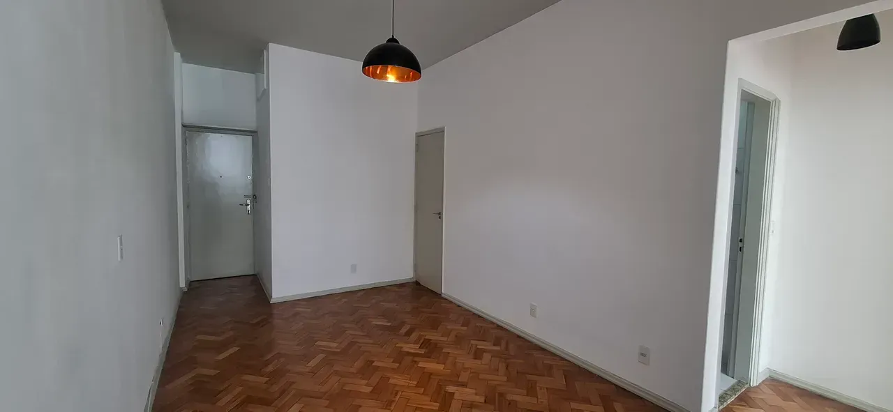 Apartment on the 7th floor with wood or laminate floors — photo 3