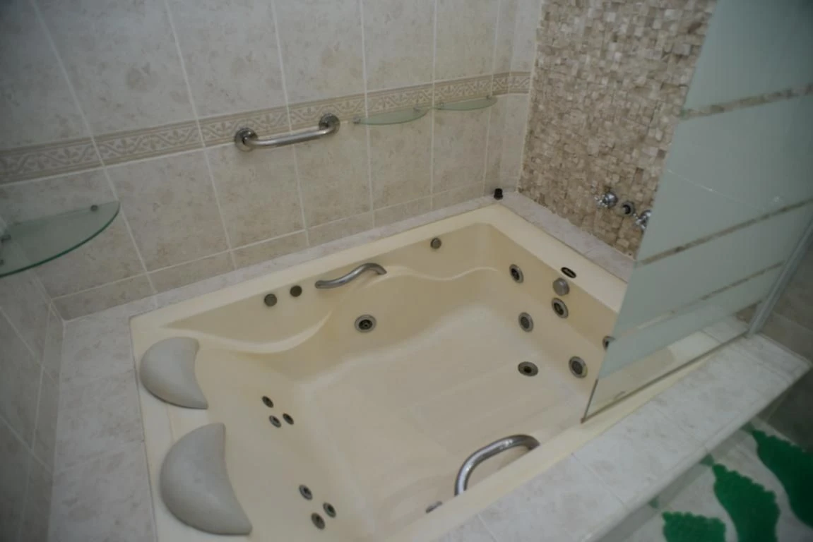 Furnished house, 700 m², with a jacuzzi — photo 44