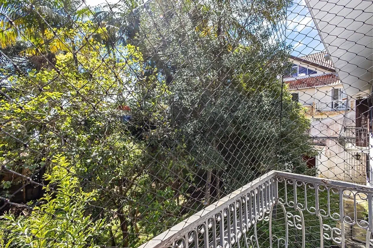 House with 3 bedrooms, 1 en-suite and private garden 309 m² — photo 46