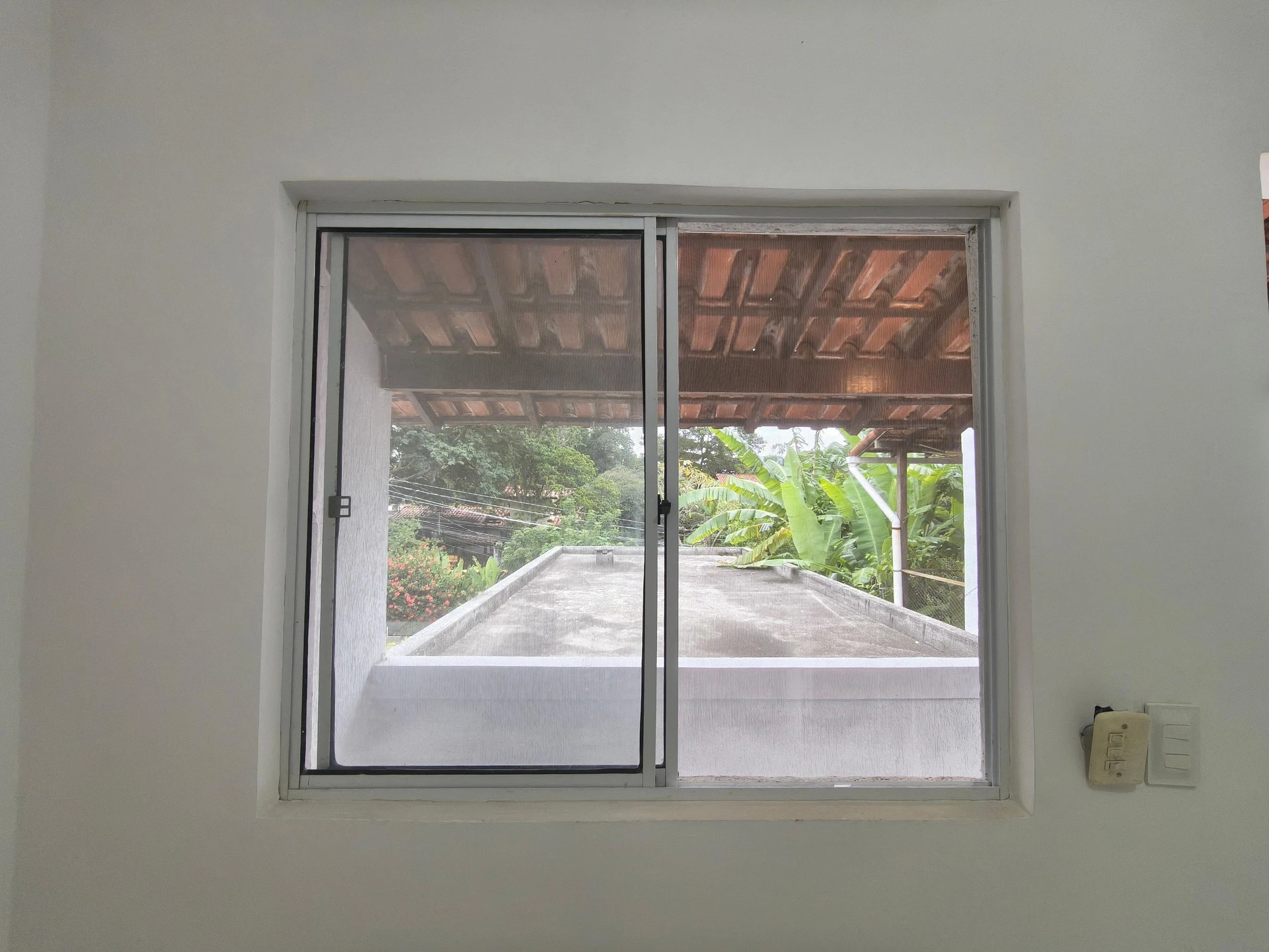 House with 3 bedrooms and an enclosed balcony — photo 57