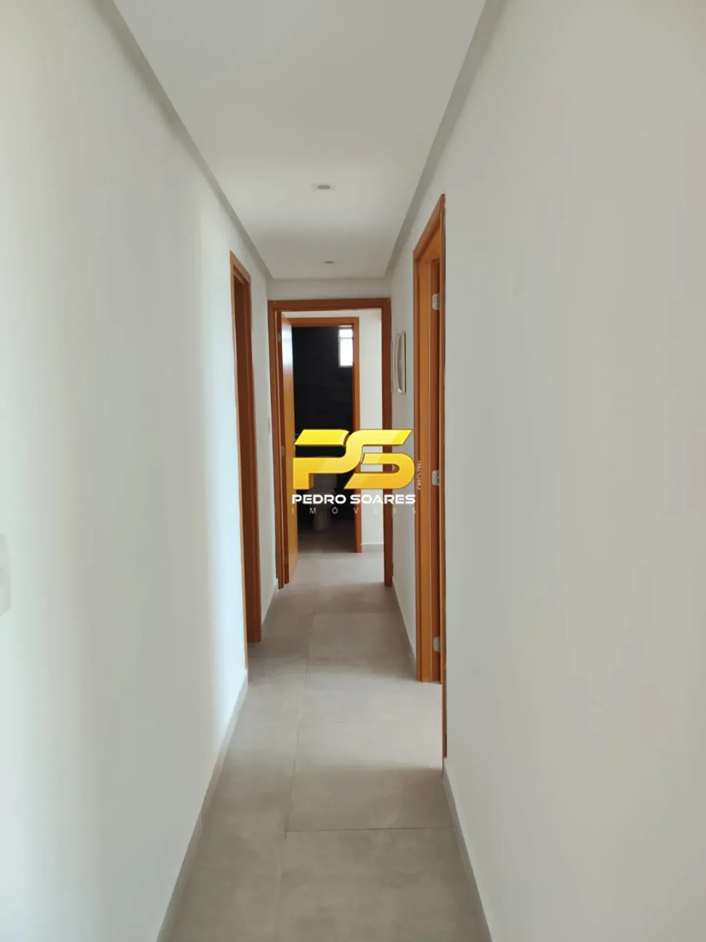186 m² apartment with a jacuzzi and a glass-enclosed balcony