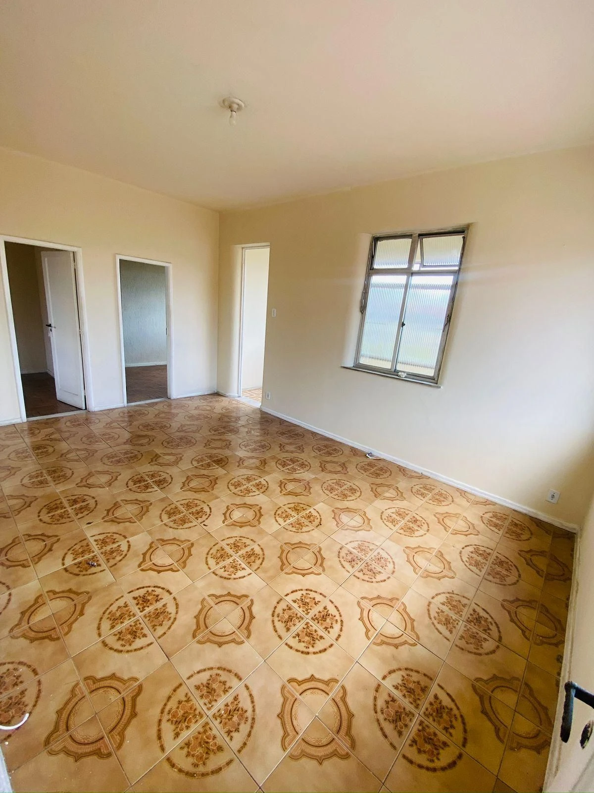 2-bedroom unfurnished apartment with 1 bathroom