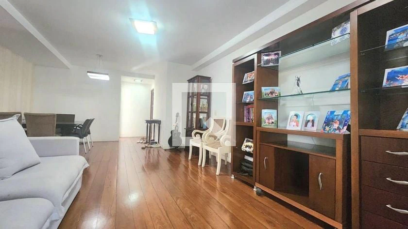 Home office in a 4-bedroom apartment, 220 m²
