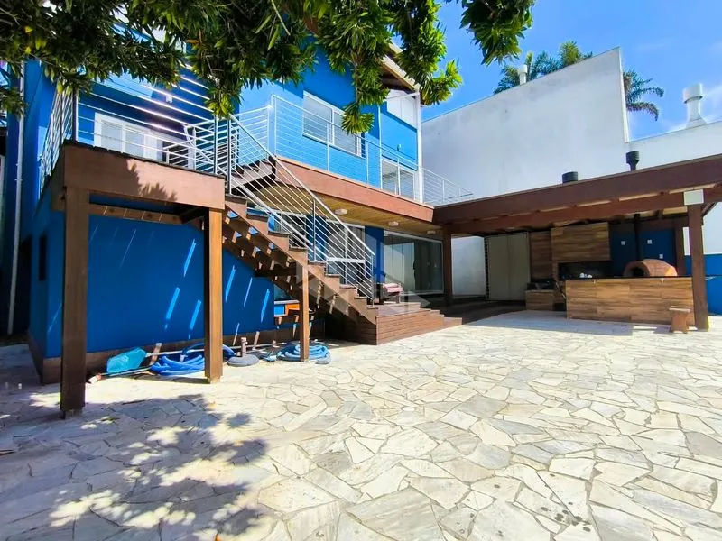 4-bedroom house with floor-to-ceiling windows — photo 35