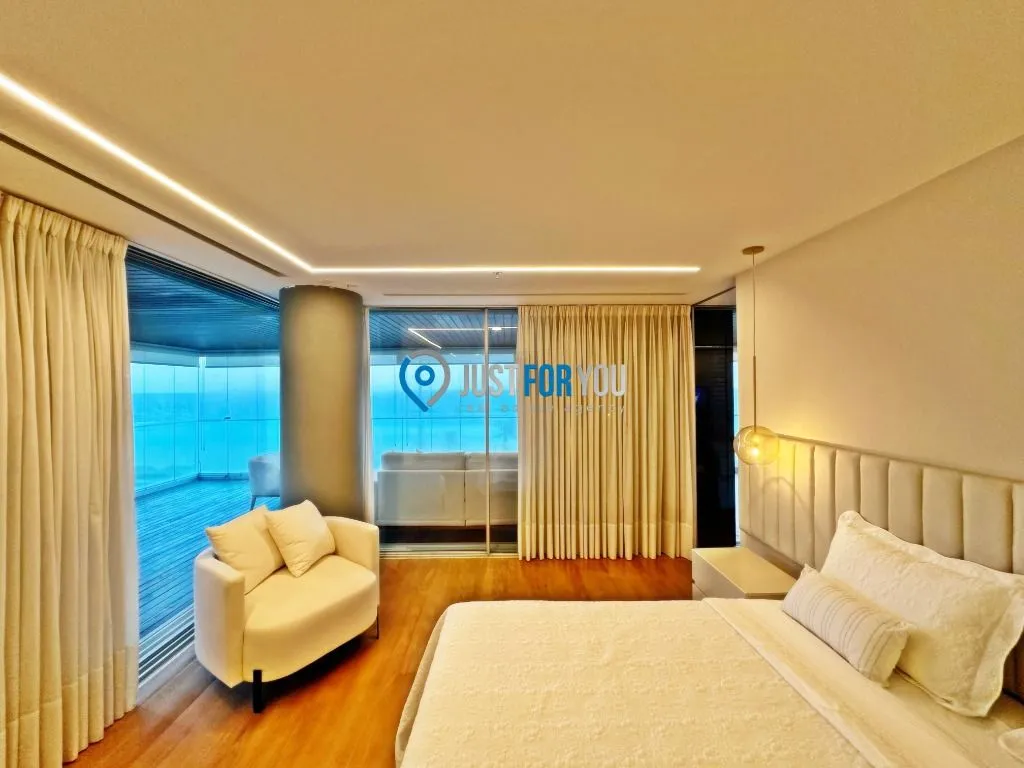 Furnished 1-bedroom apartment with an open-plan kitchen — photo 23
