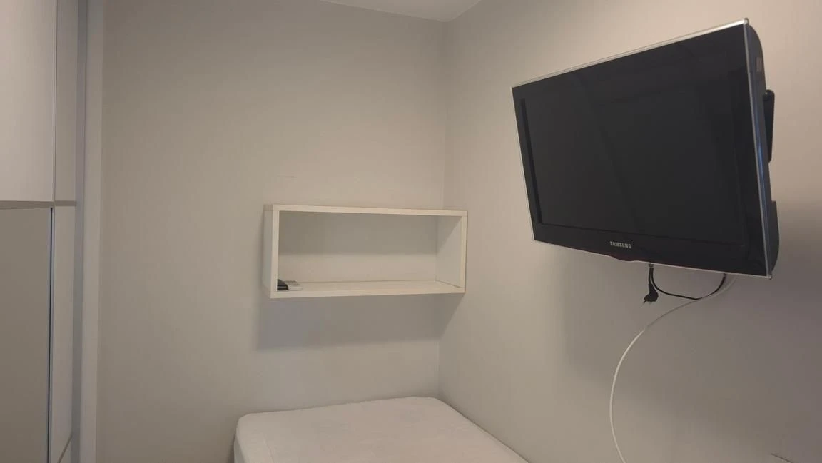 3-bedroom apartment with a glass-enclosed balcony — photo 49