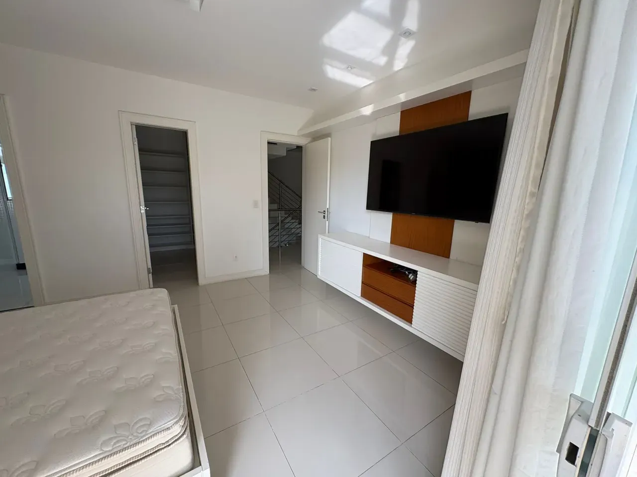Furnished 6-suite house with 640 m² and 4 parking — photo 42