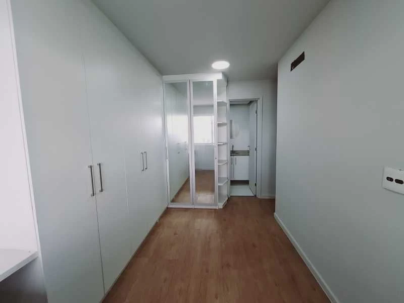 3-bedroom apartment with a walk-in closet — photo 21