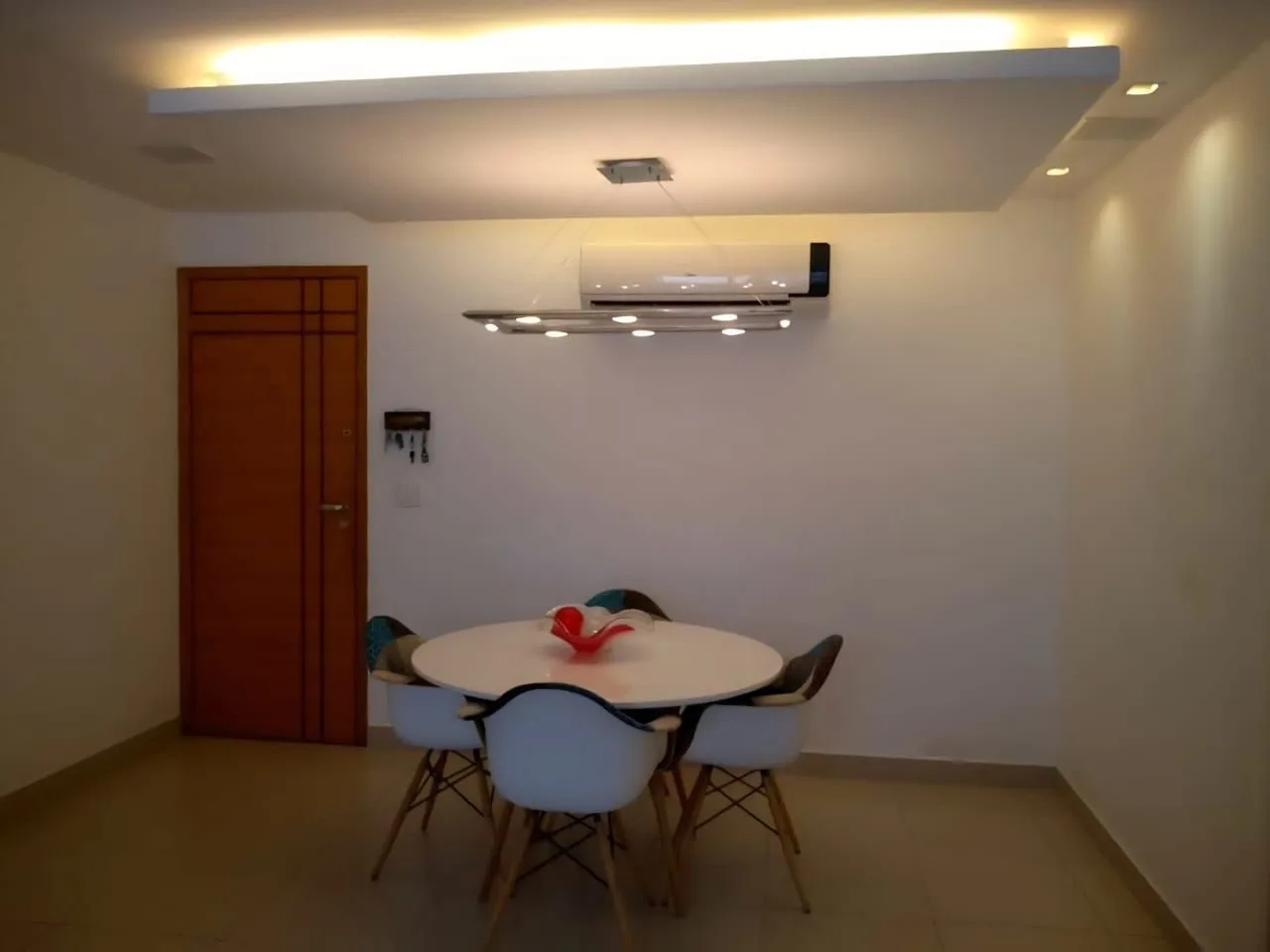 Unfurnished 3-bedroom apartment with gas kitchen — photo 8