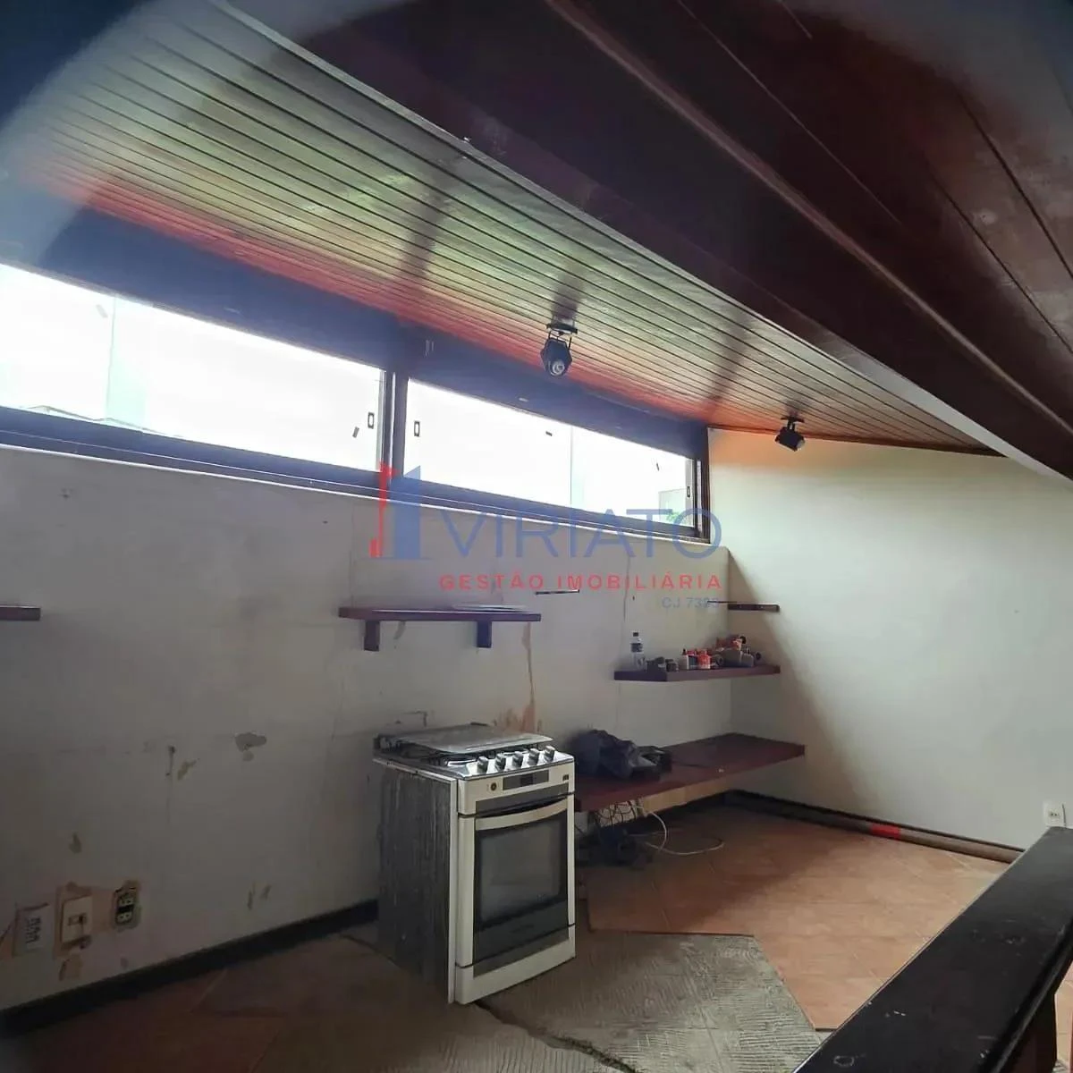 House with 4 bedrooms and a built-in balcony grill — photo 32