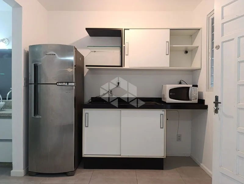 Furnished 1-bedroom house with open-plan kitchen — photo 4