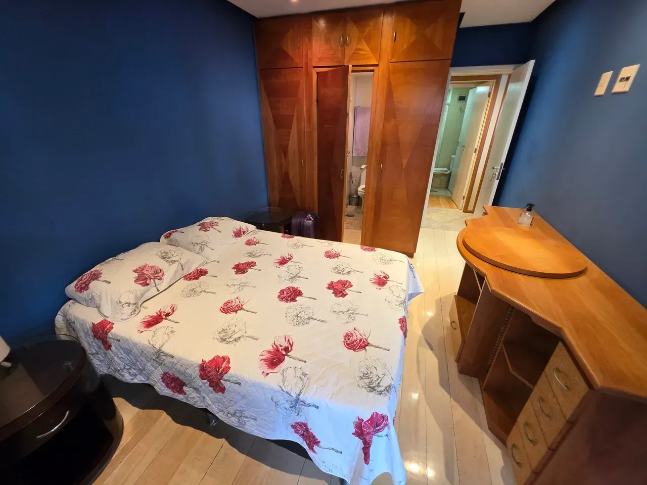 Furnished 2-bedroom apartment with 3 bathrooms — photo 17