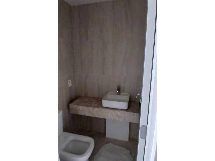 Unfurnished 3-bedroom apartment with 5 bathrooms — photo 22
