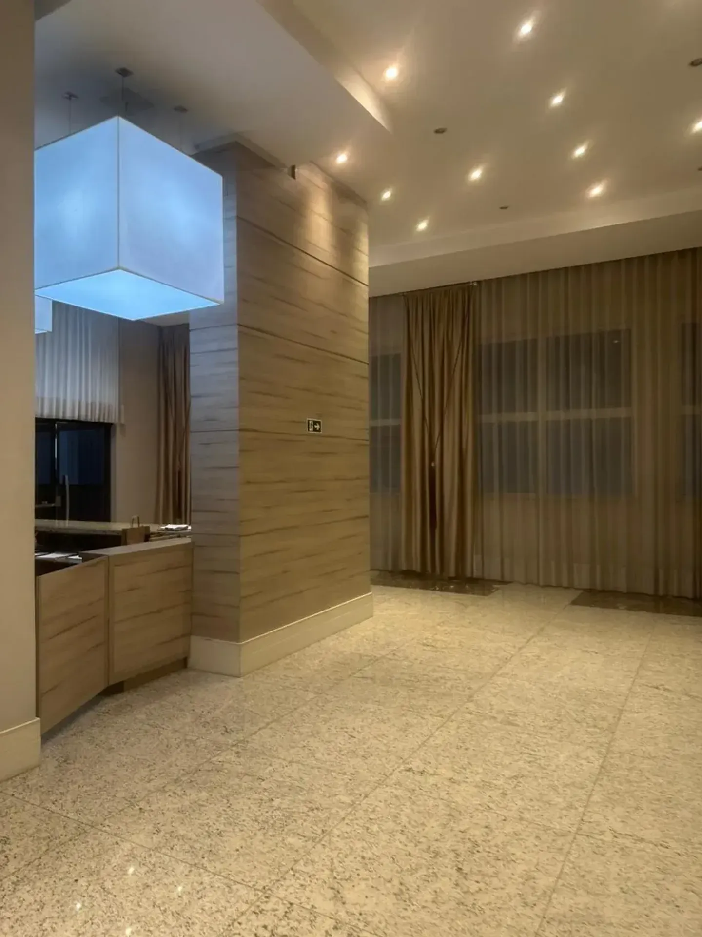 Unfurnished 1-bedroom apartment with balcony, no parking — photo 22