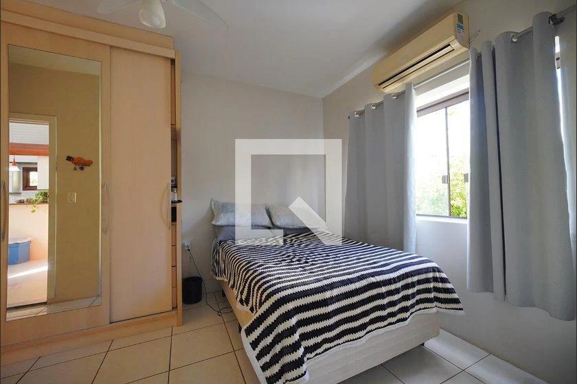 Walk-in closet in a 3-bedroom house, 225 m² — photo 21