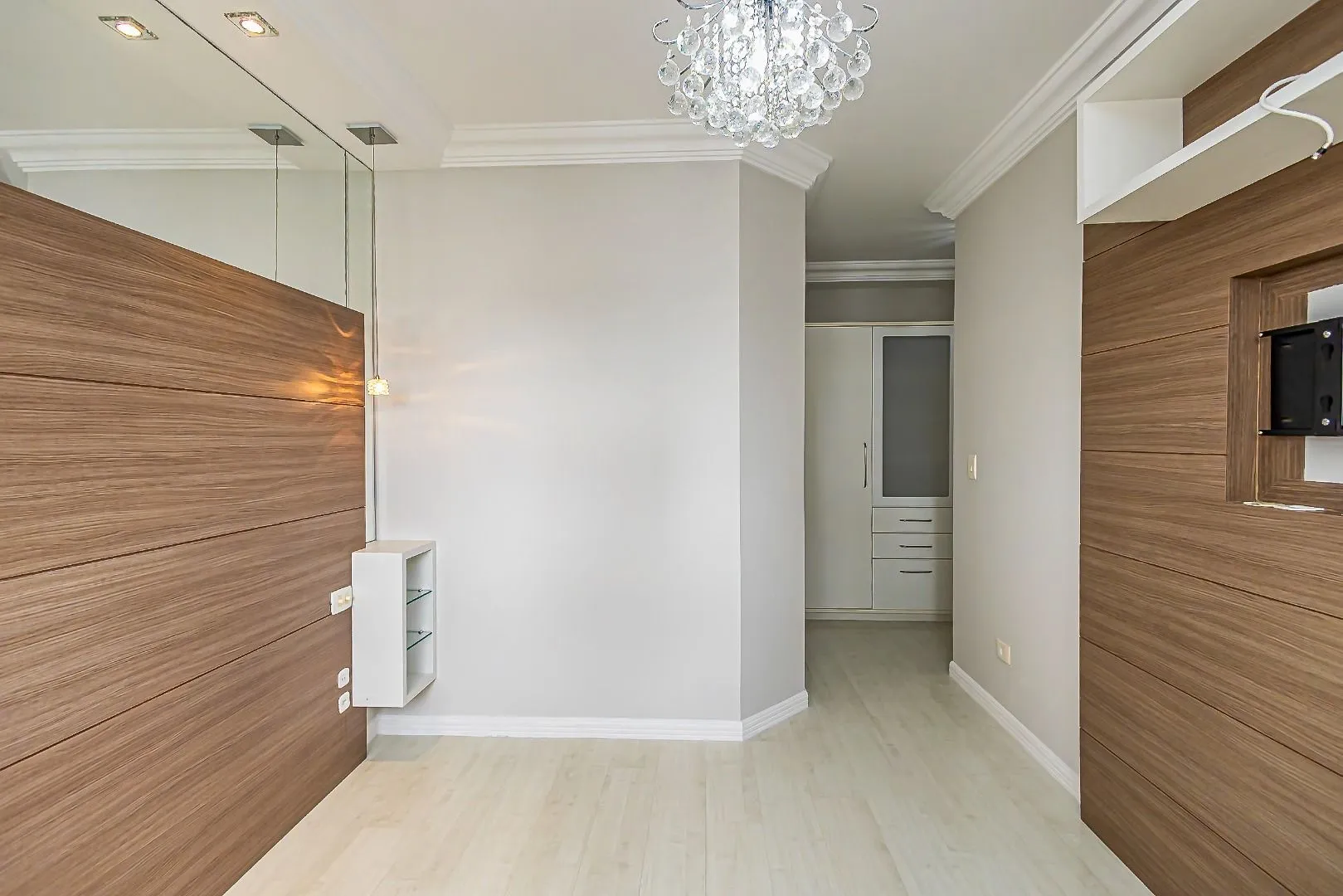 119 m² apartment with floor-to-ceiling windows and a bathtub — photo 71