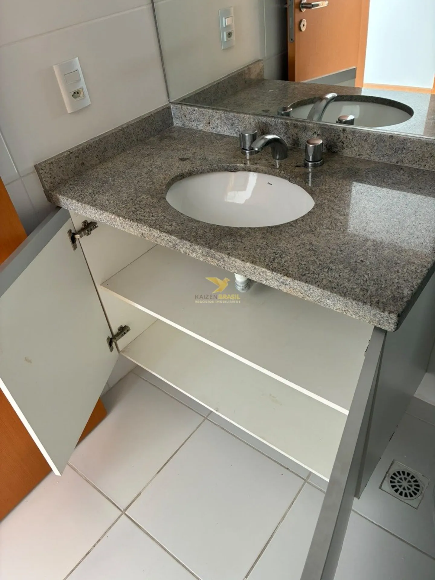 3-bedroom apartment, 1 with its own bathroom, 97 m² — photo 38