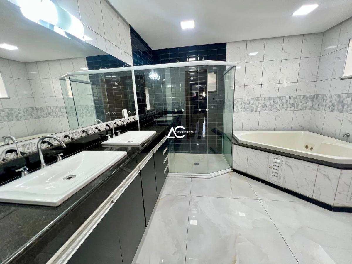 Detached home with 5 en-suite bedrooms and 541 m² — photo 46