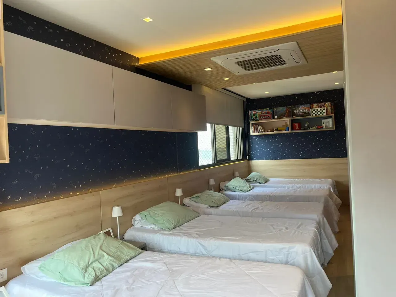 Furnished apartment with 4 bedrooms and 5 bathrooms