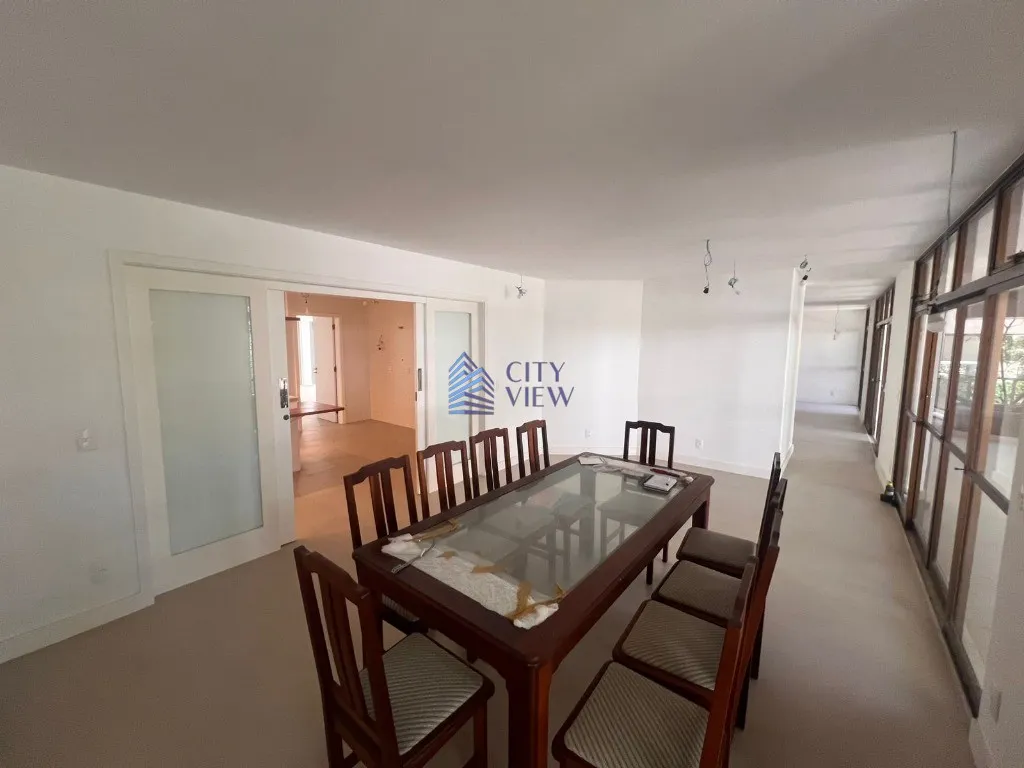 4-bedroom apartment with 5 bathrooms and a balcony — photo 5
