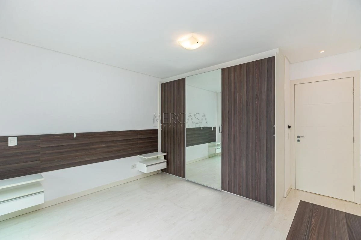 One-bedroom apartment in a building with a pool — photo 17