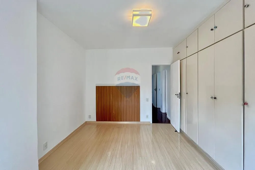 3-bedroom apartment with a mountain view in Rio de Janeiro — photo 59