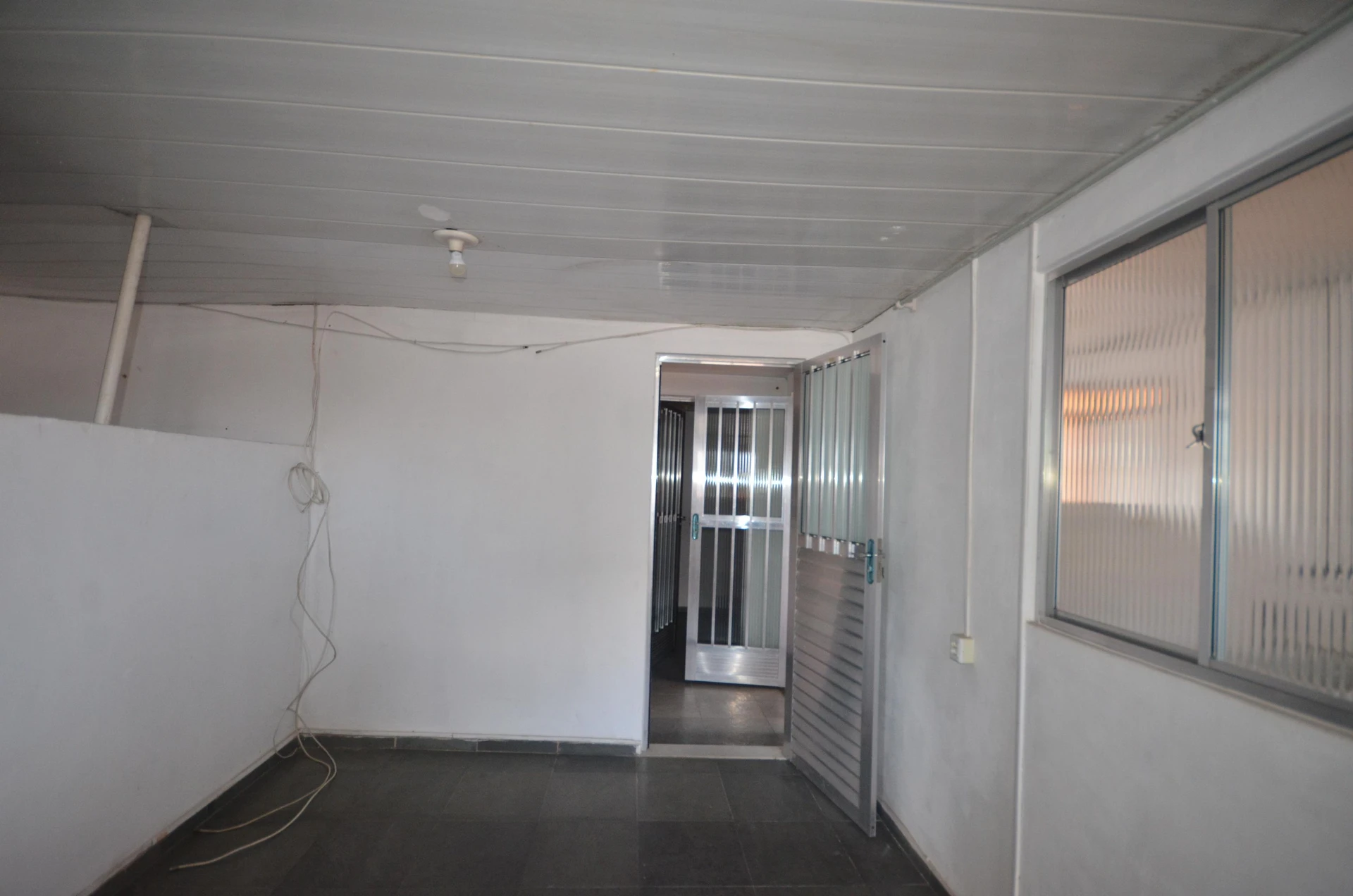 1-bedroom rental apartment with a compact kitchenette — photo 7