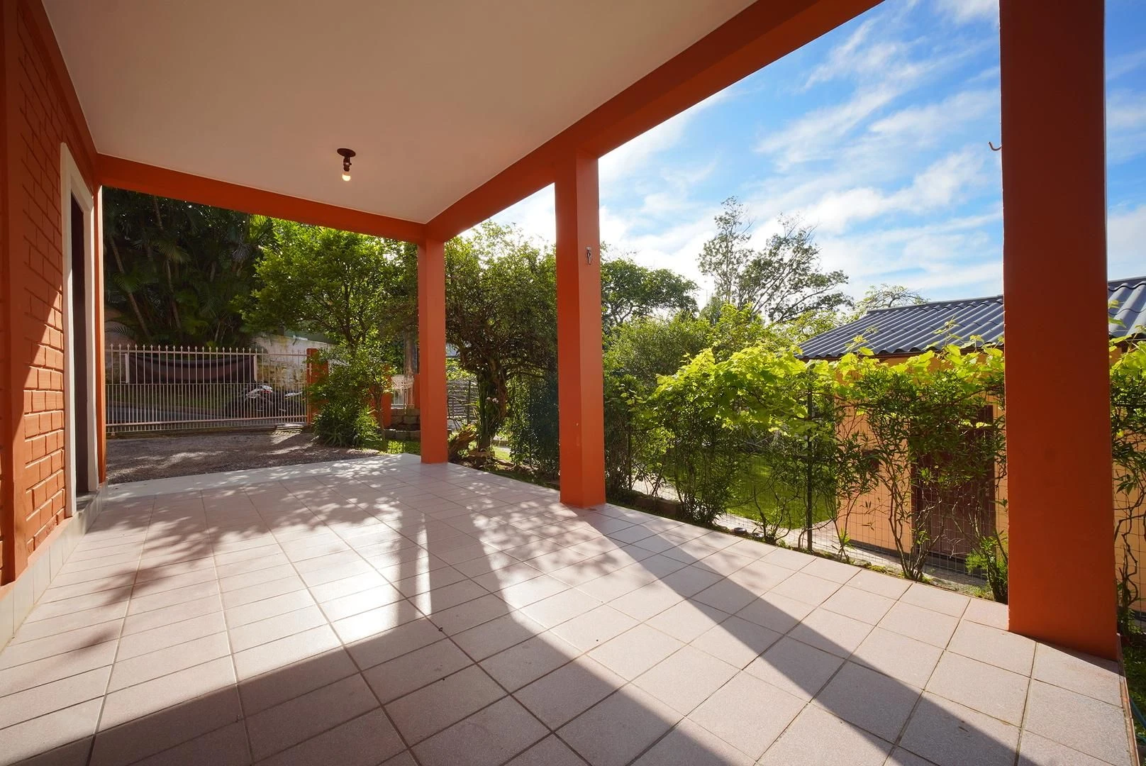 4-bedroom house with a garden — photo 6