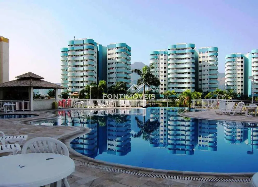 One-bedroom apartment in a building with a pool — photo 2