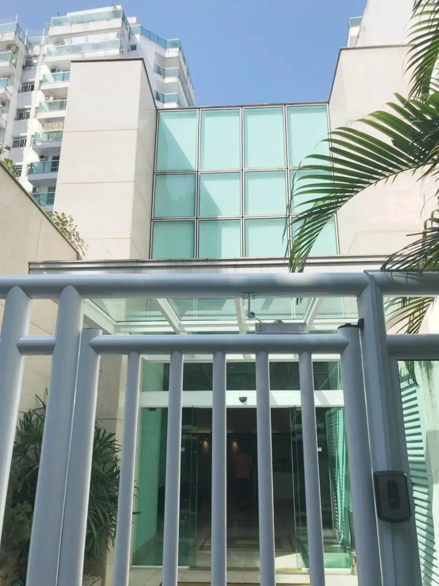 2-bedroom apartment with a balcony and enclosed kitchen — photo 21