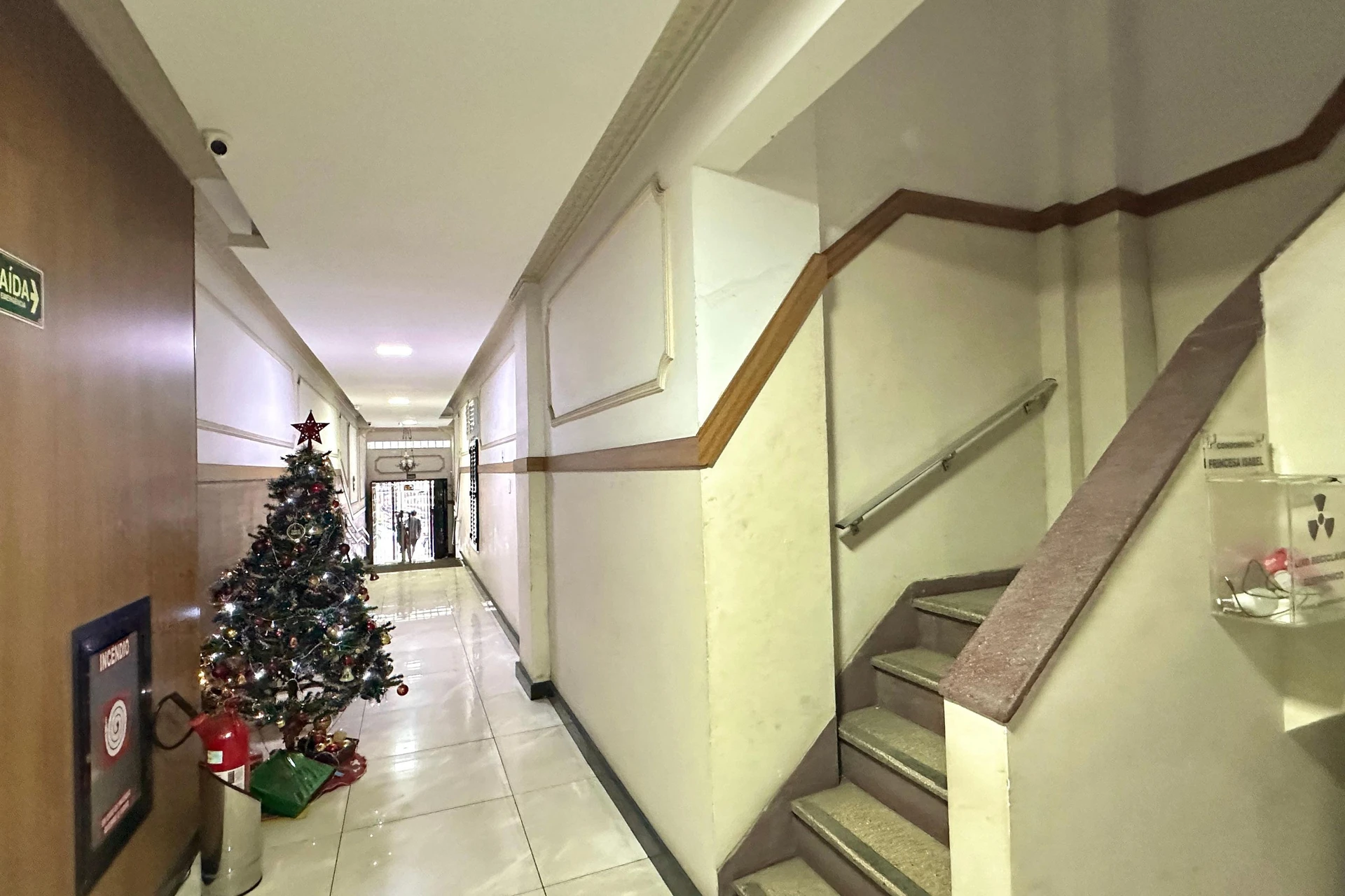 Furnished apartment with 3 bedrooms and 2 bathrooms — photo 35