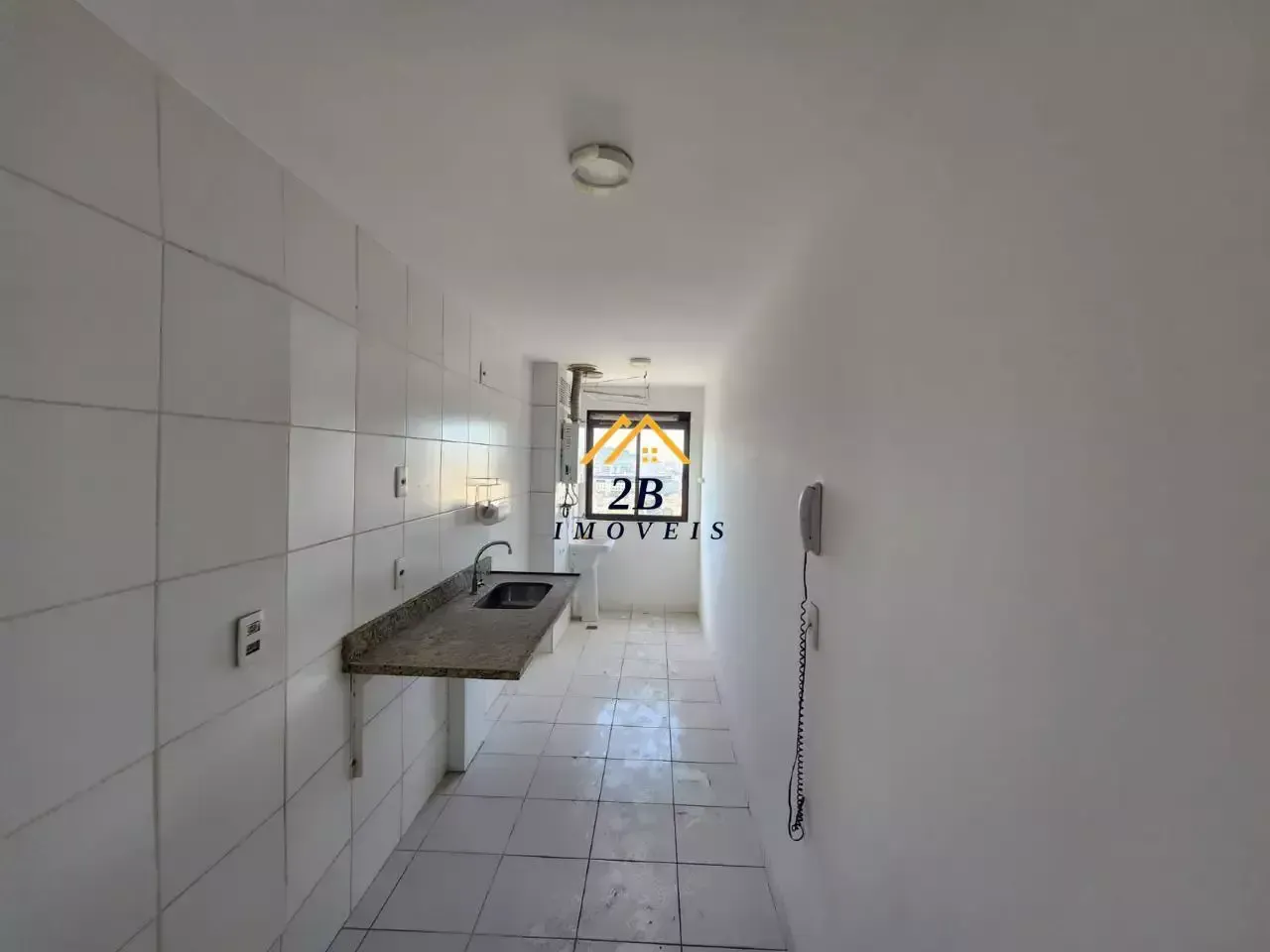 Unfurnished apartment with 3 bedrooms and 2 bathrooms — photo 2