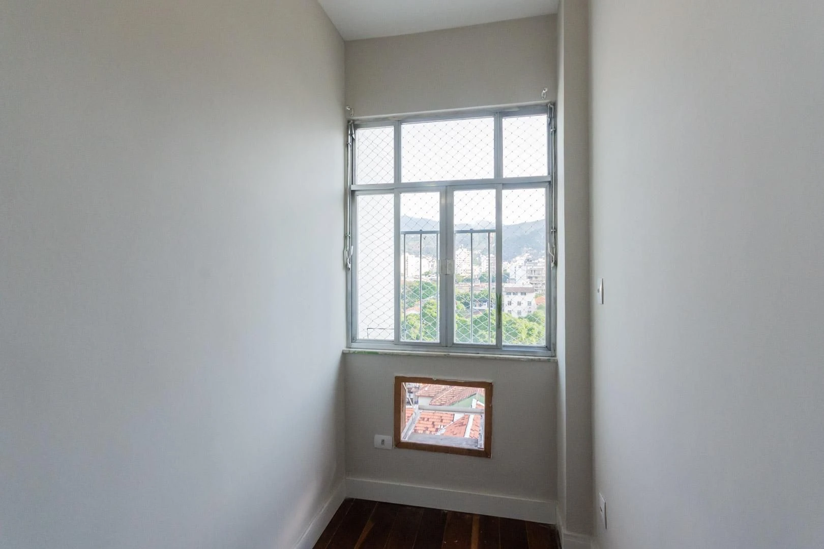 Wood or laminate floors in a 2-bedroom apartment, 64 m² — photo 41