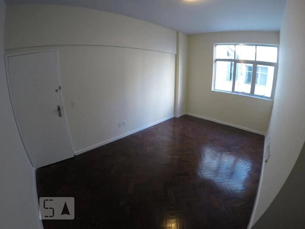 Apartamento de 2 quartos com piso de madeira ou laminado — photo 5