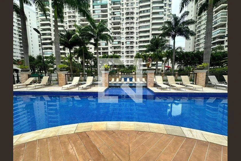 2-bedroom apartment with en-suite and glass balcony — photo 32