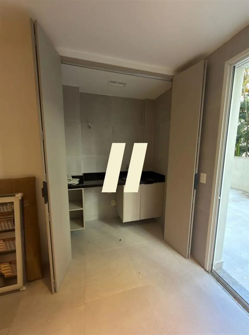 Furnished 1-bedroom apartment with no parking space — photo 16