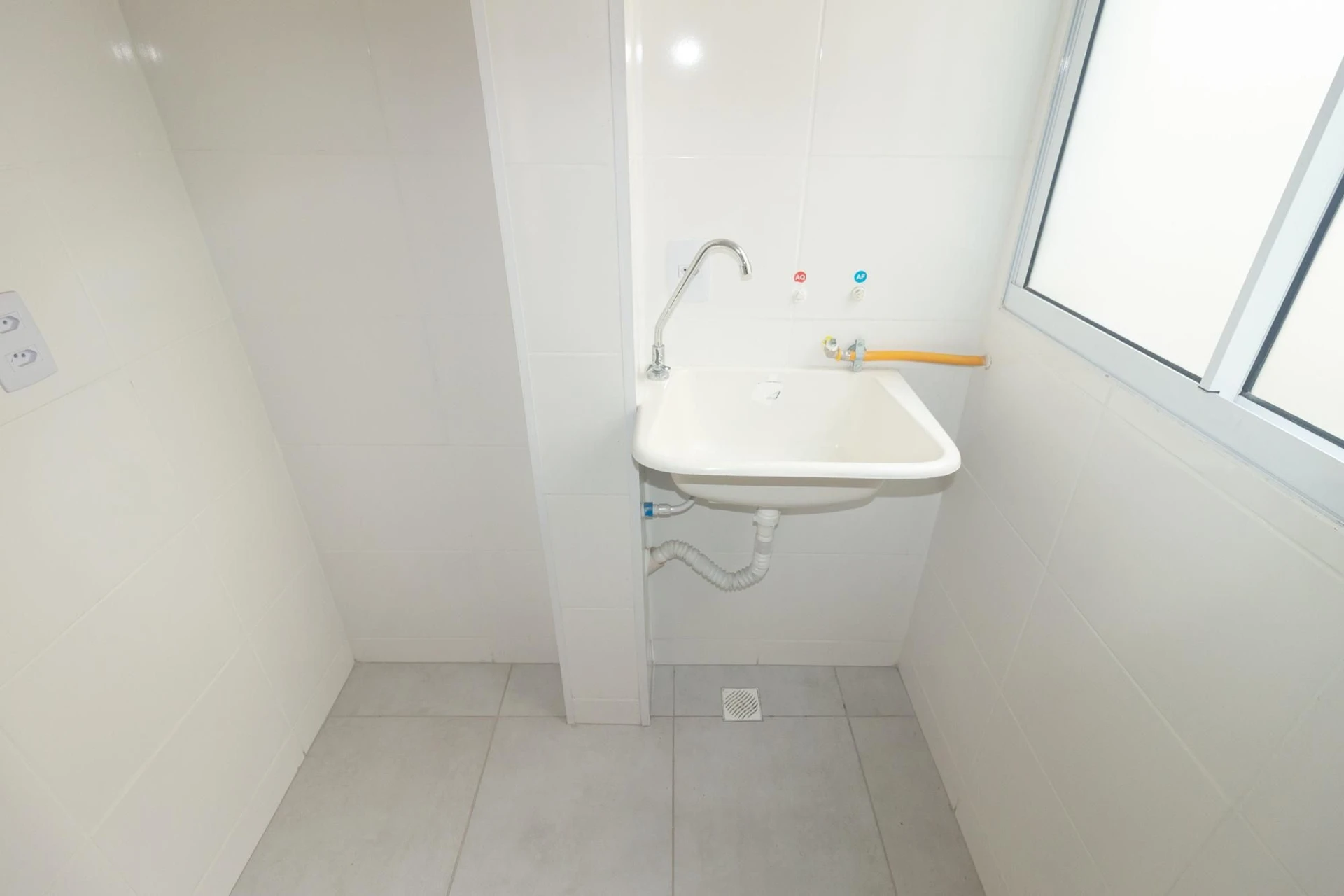 Unfurnished apartment with 2 bedrooms and laundry area — photo 44