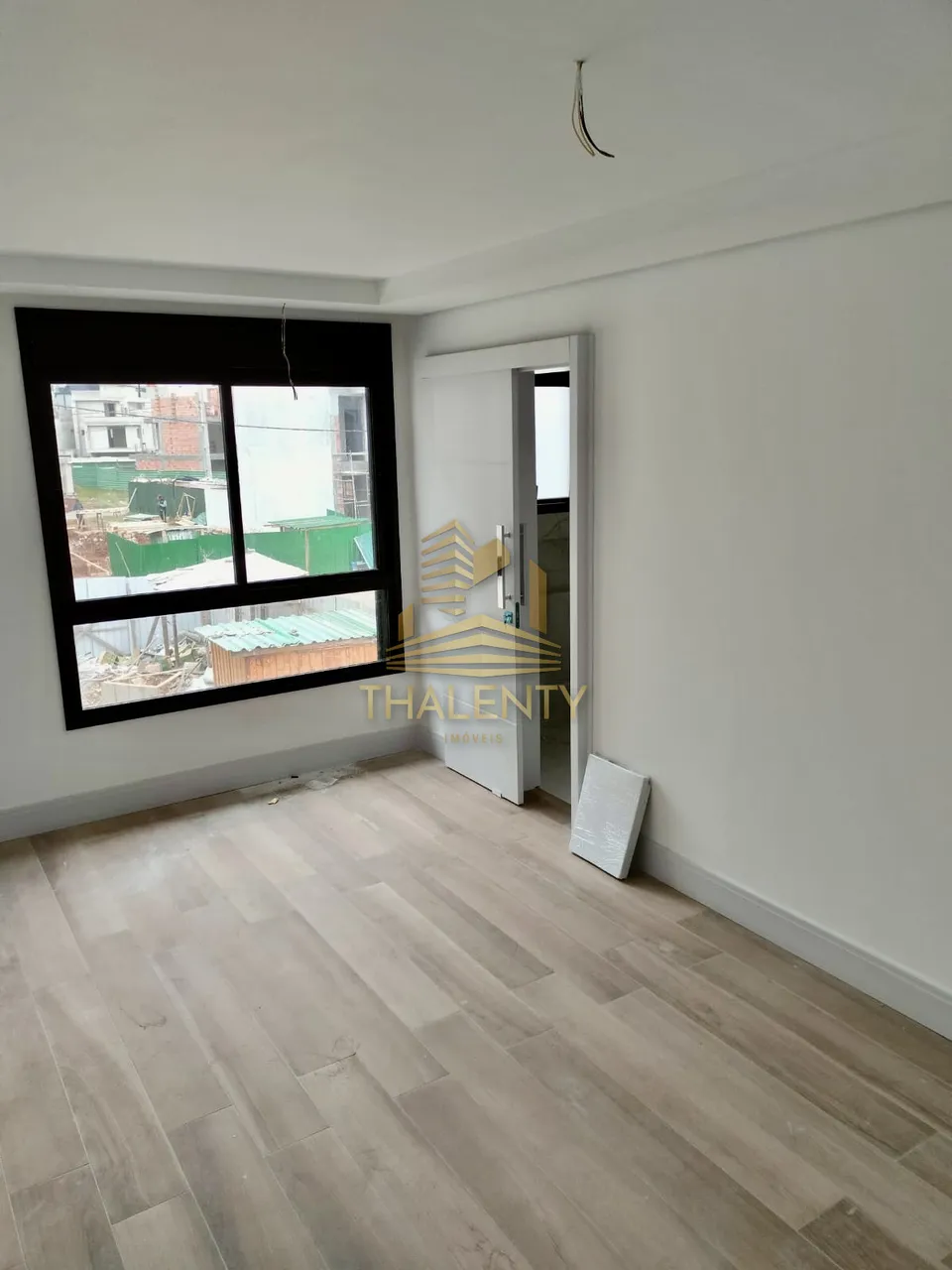 Casa em condomínio com cozinha conceito aberto e 3 suítes — photo 12