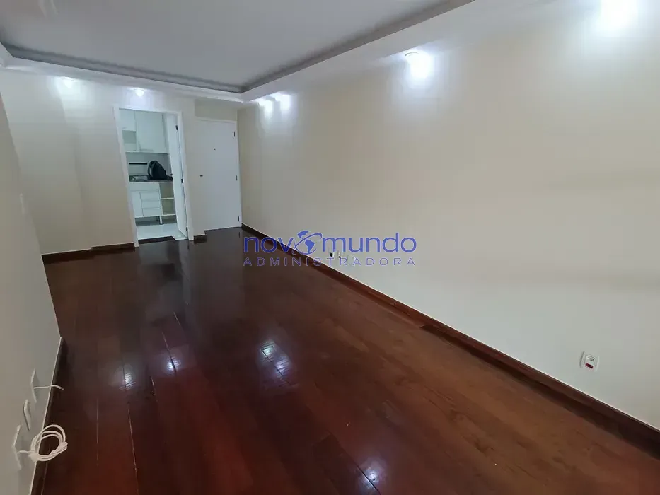 Wood or laminate floors in a 3-bedroom apartment, 105 m² — photo 14