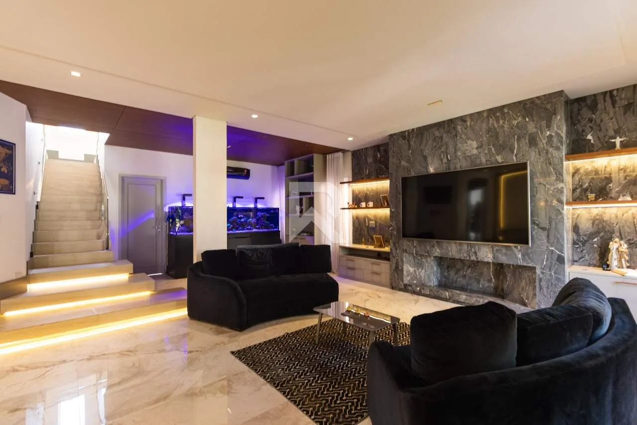 House with 4 en-suite bedrooms and private BBQ