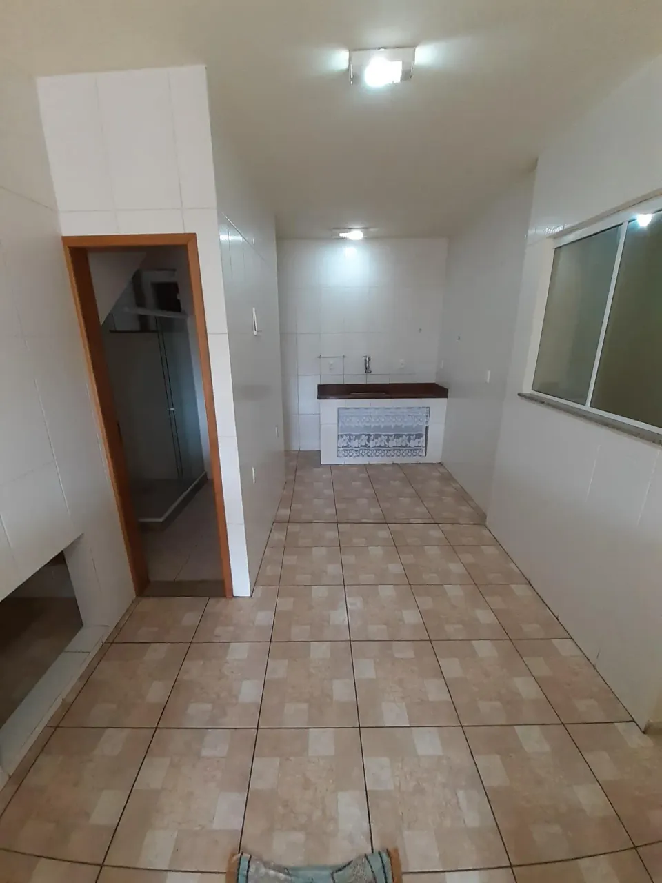 Unfurnished house with a closed kitchen and gas stove — photo 2